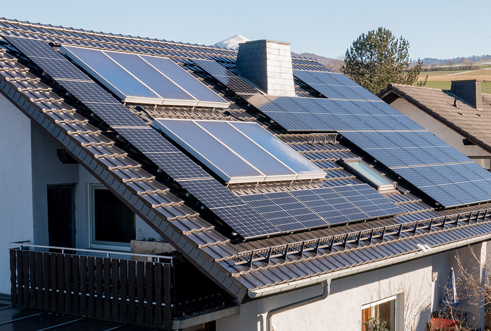 Dach mit Solaranlage
